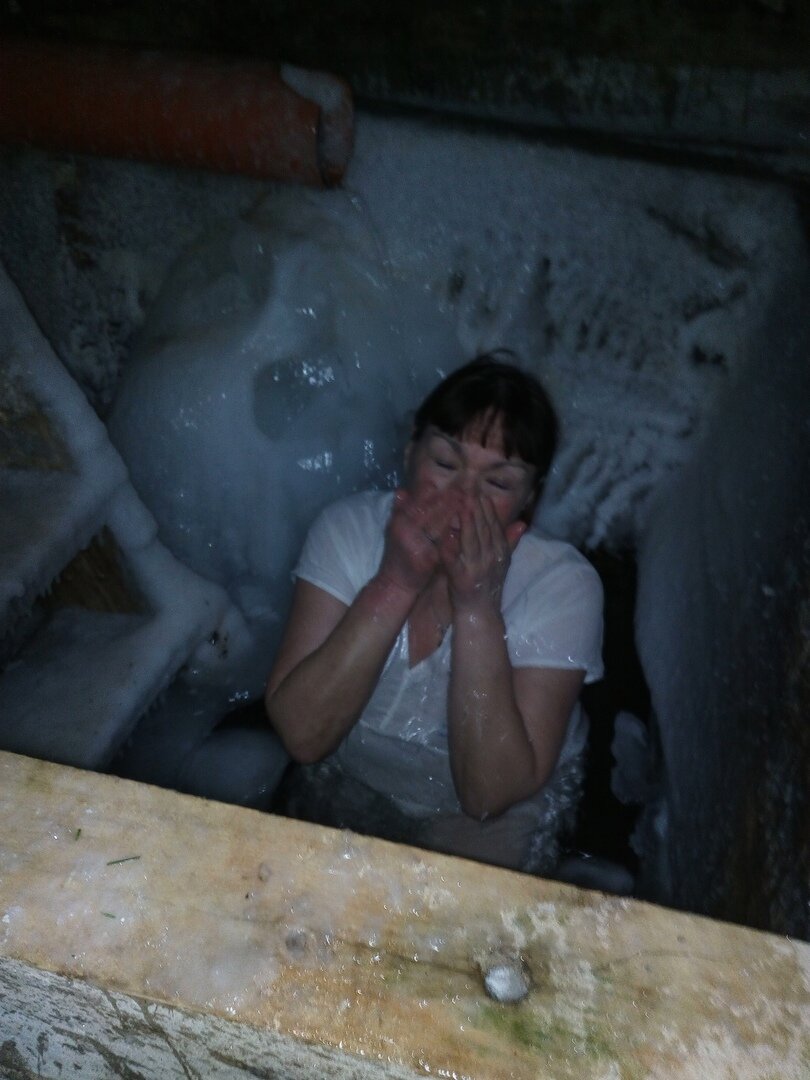 Воды маловато,но зато купель очень красивая...