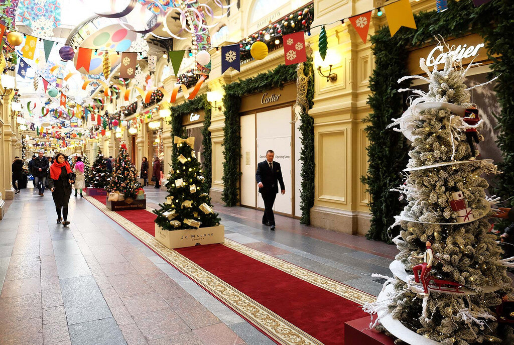 Новогодние выставки в москве. ГУМ елка 2019 площадь. ГУМ Москва елки. Выставка елок в ГУМЕ. Новогодняя елка Москва ГУМ.