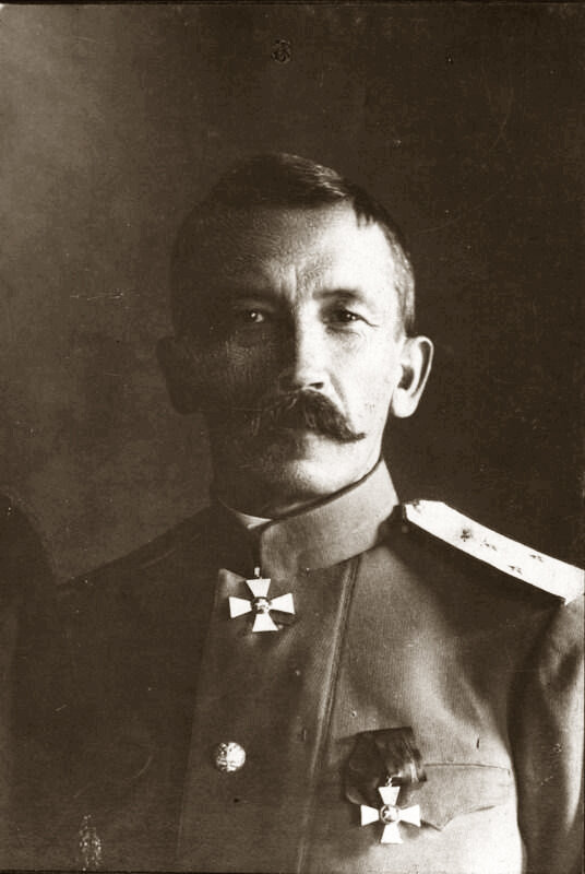 Лавр Гео́ргиевич Корни́лов (18 (30) августа 1870, Усть-Каменогорск, Усть-Каменогорский уезд, Семипалатинская область, Омская губерния, Российская империя — 31 марта (13 апреля) 1918, Екатеринодар, Кубанская область) — русский военачальник, генерал от инфантерии. Военный разведчик, военный атташе, путешественник-исследователь (1898—1904, 1907—1911, всего 10 лет). Герой русско-японской и Первой мировой войн. Верховный главнокомандующий Русской армией (июль — август 1917). 
