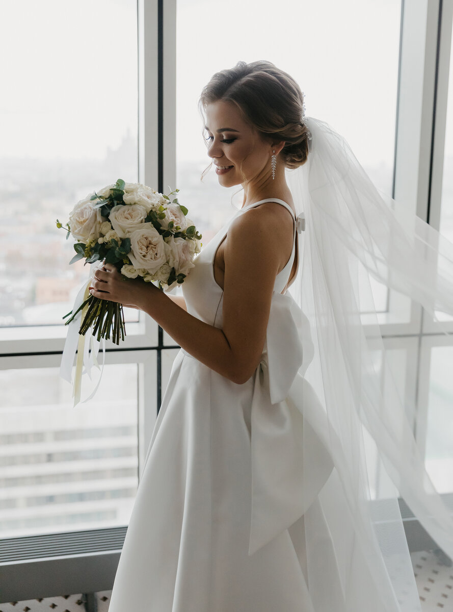 Невеста Наталья и её потрясающий свадебный букет в нежных тонах.
