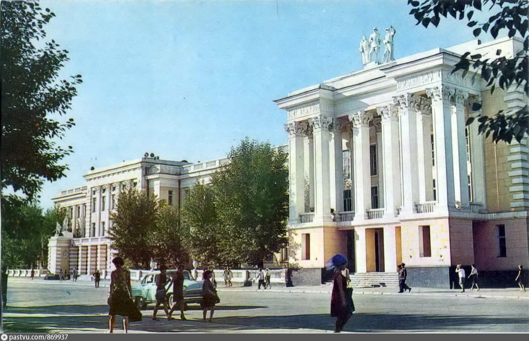 Дом Советской Армии. 1969  – 1970, Россия, Забайкальский край 660 11 422, Чита. Издательство «Планета». Москва, 1970 Чита. 9 открыток.  Автор: А Шапиро. Фото с сайта: https://pastvu.com/p/869937