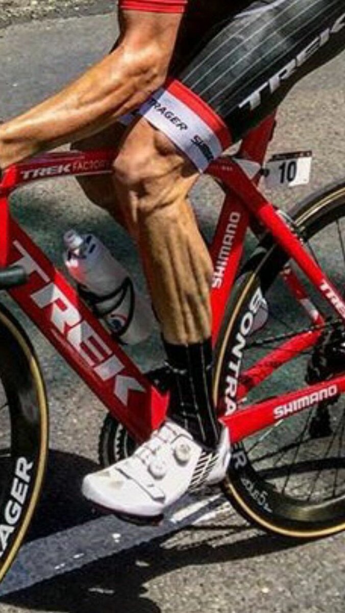 Историческое фото участника велосипедной гонки, проехавшего более 1000 км