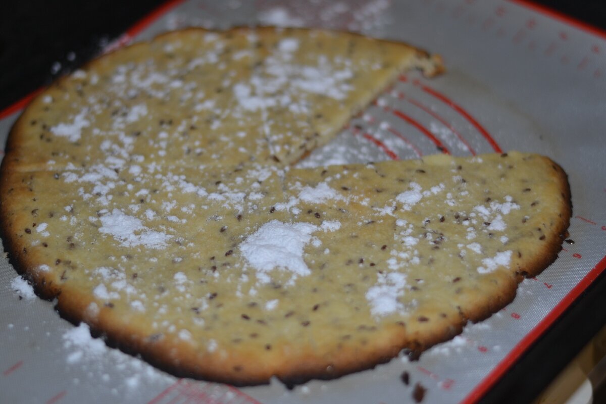 можно было не так сильно раскатывать и оставить лепешку потолще