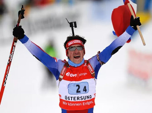 Финиш Максима Чудова с флагом