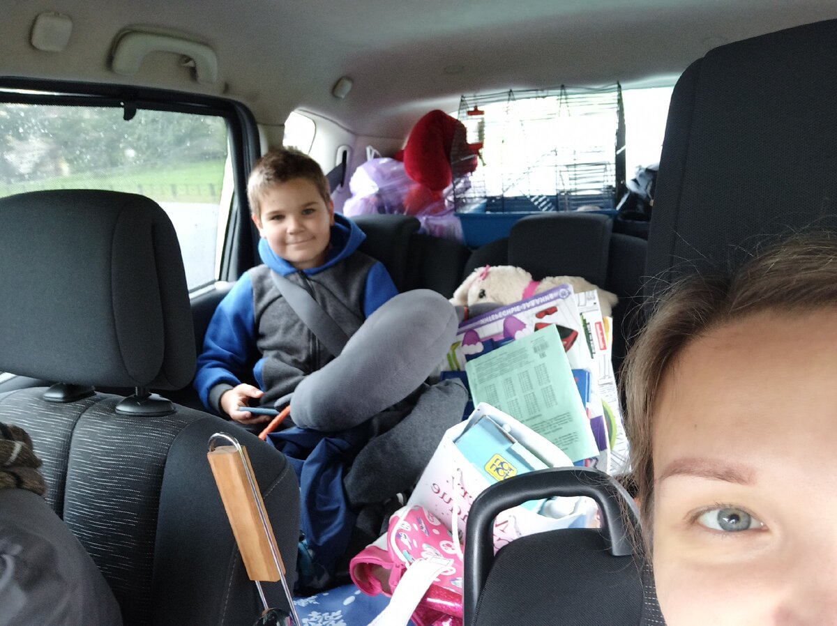 Сын Арсений в куче игрушек и книжек)) 