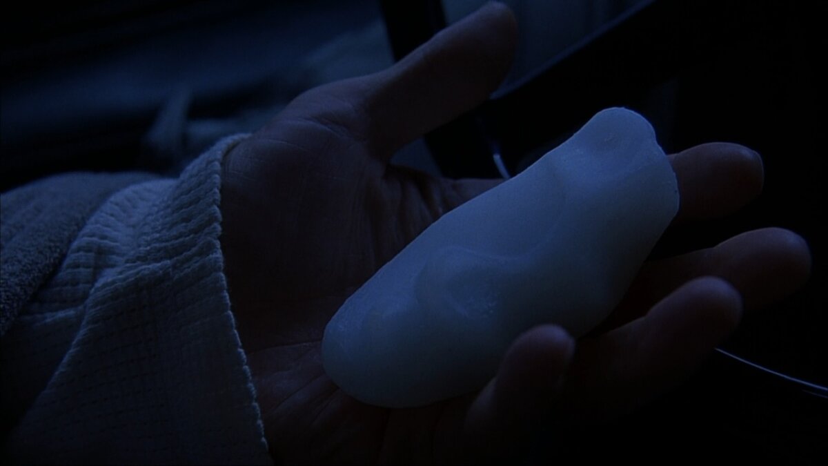 Мобильный телефон в мире биопанка.