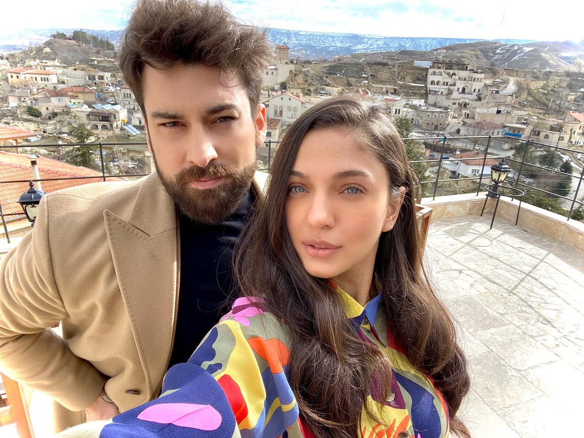 Альп Навруз и Джерен Йылмаз