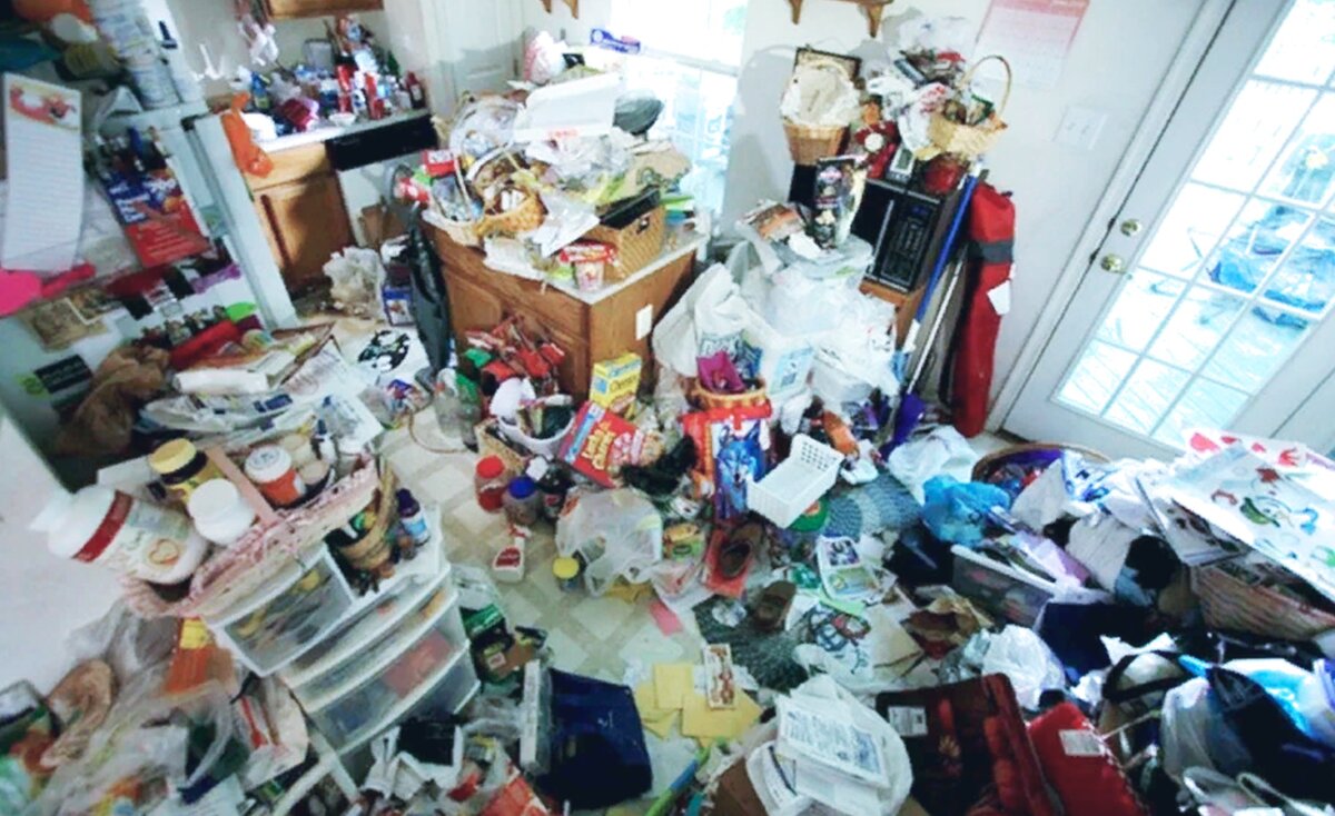 Синдром накапливать беспорядок и необдуманное накопительство.