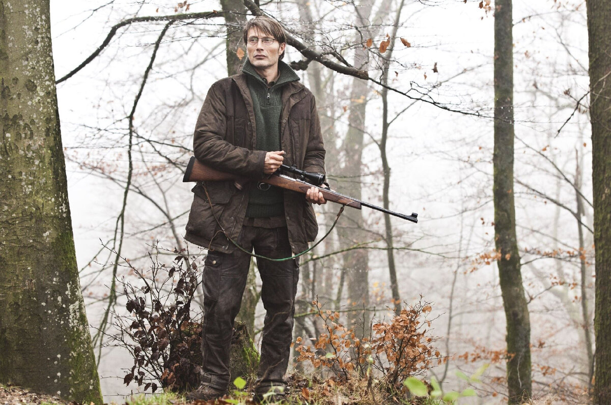 Кадр из фильма. Лукас во время охоты на оленей. Картинка из интернета.