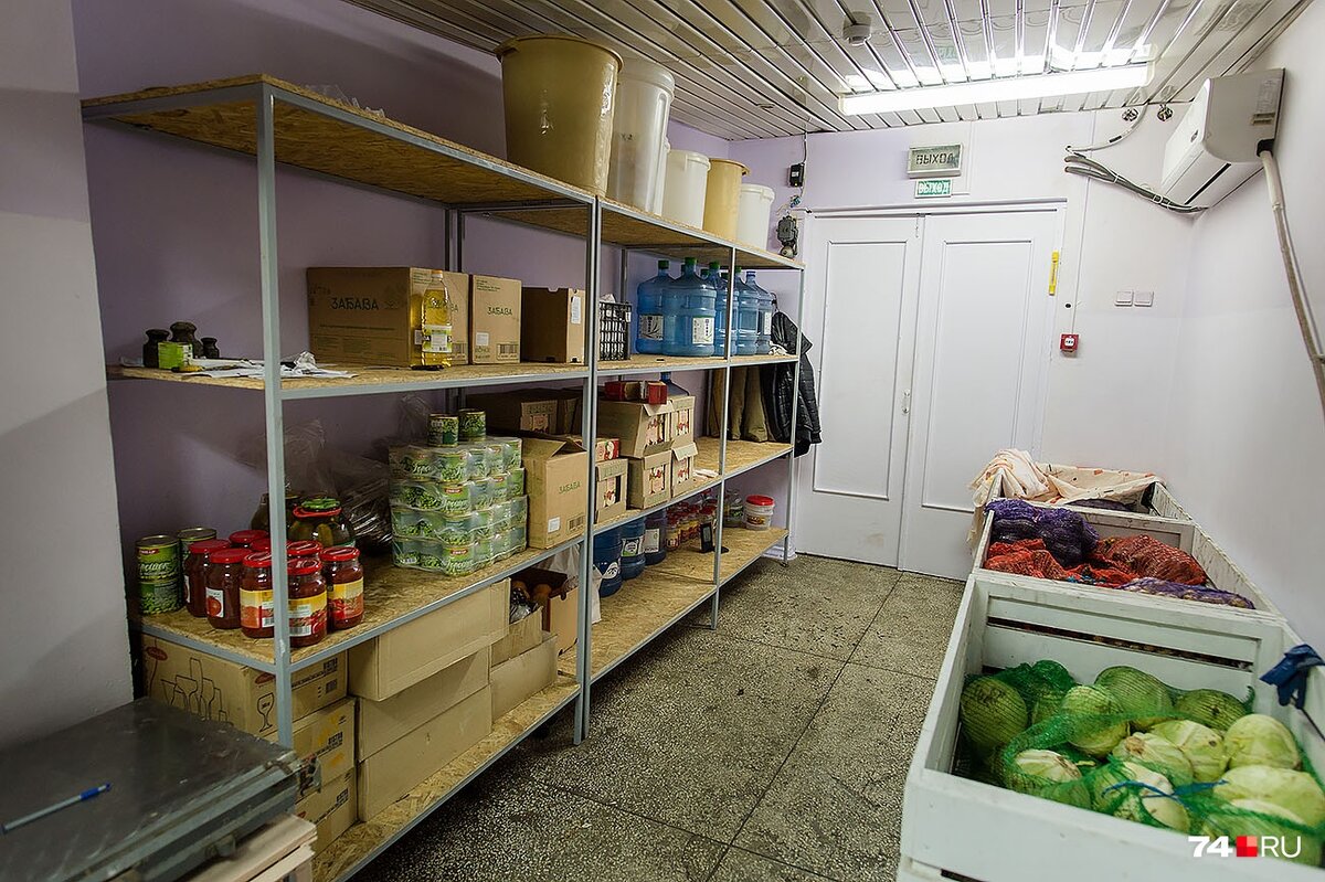 Пример организации хранения продуктов в охлаждаемой камере. Фото взято с просторов интернета.