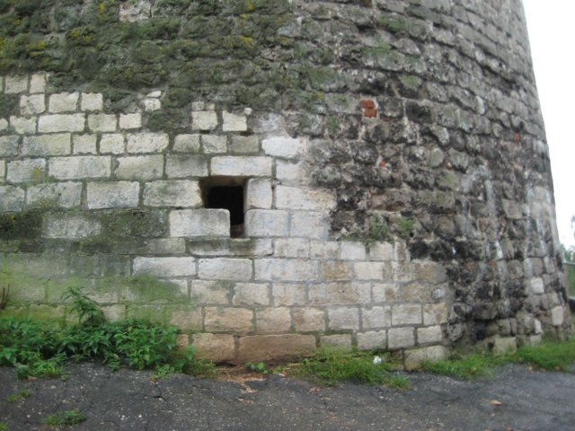  6 октября 2013 г. Газета «Pro Город» от 7 сентября 2013 г. писала: «Налажен свободный проход через Зачатьевскую башню (0+).-3