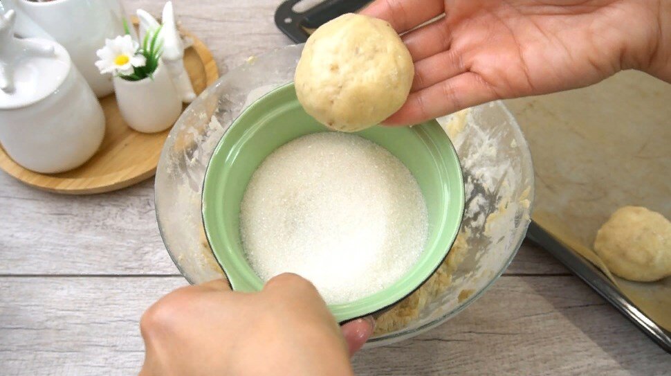 Привет! Сегодня я к Вам с рецептом вкусных медовых пряников на кефире "Удаачные". Готовятся просто, все перемешиваю ложкой, делю тесто и в духовку.-5