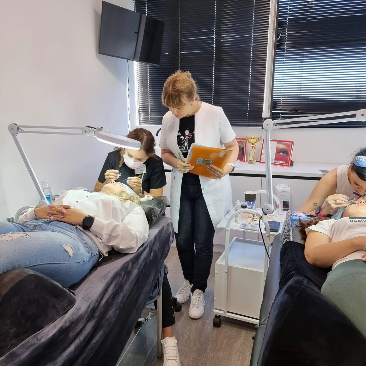Чемпионат по классическому наращиванию ресниц. Процесс выполнения работ и оценка