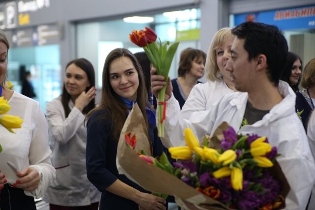    Волонтёры поздравили сотрудниц аэропорта «Воронеж» Ресурсный центр поддержки добровольчества (волонтерства) в Воронежской области