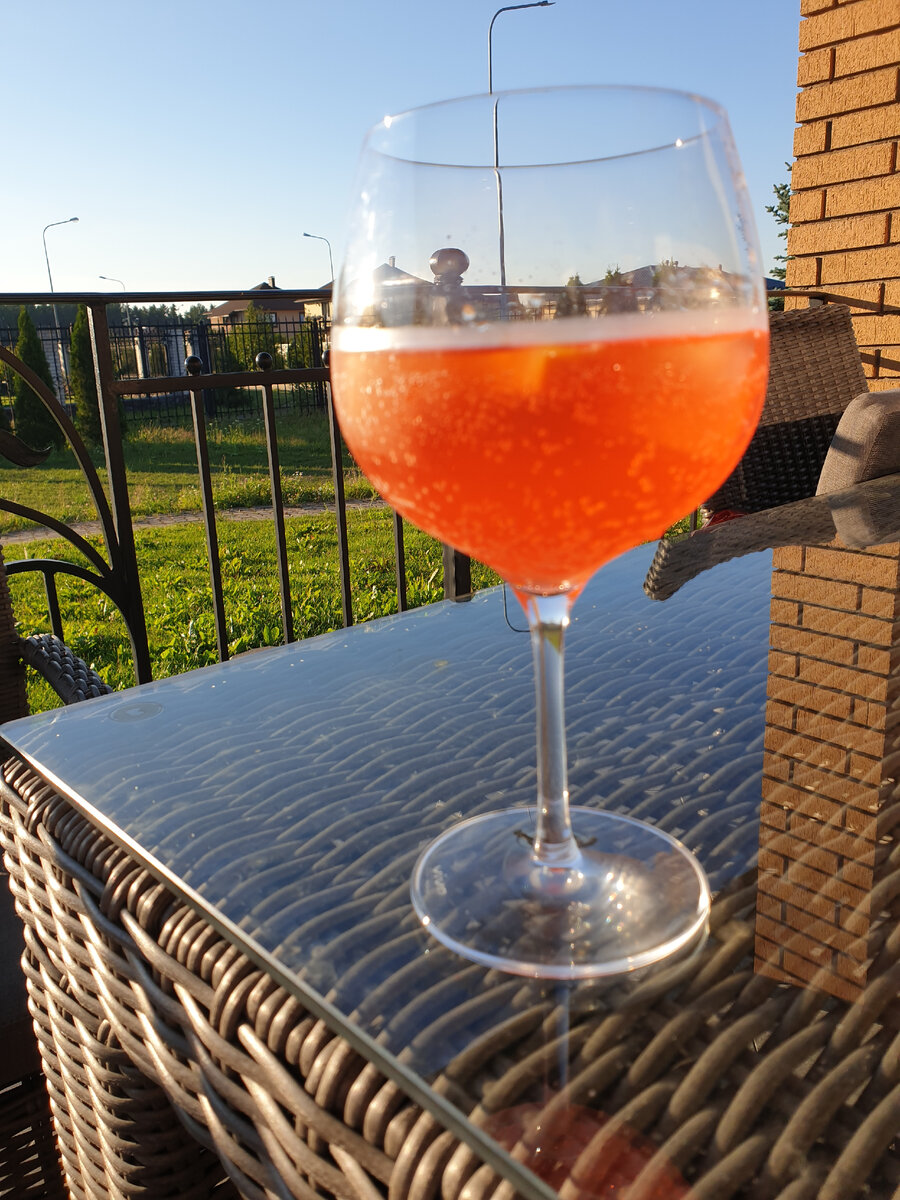 Дело было жарким летним вечером, после того, как полдня попой кверху простояла в огороде.