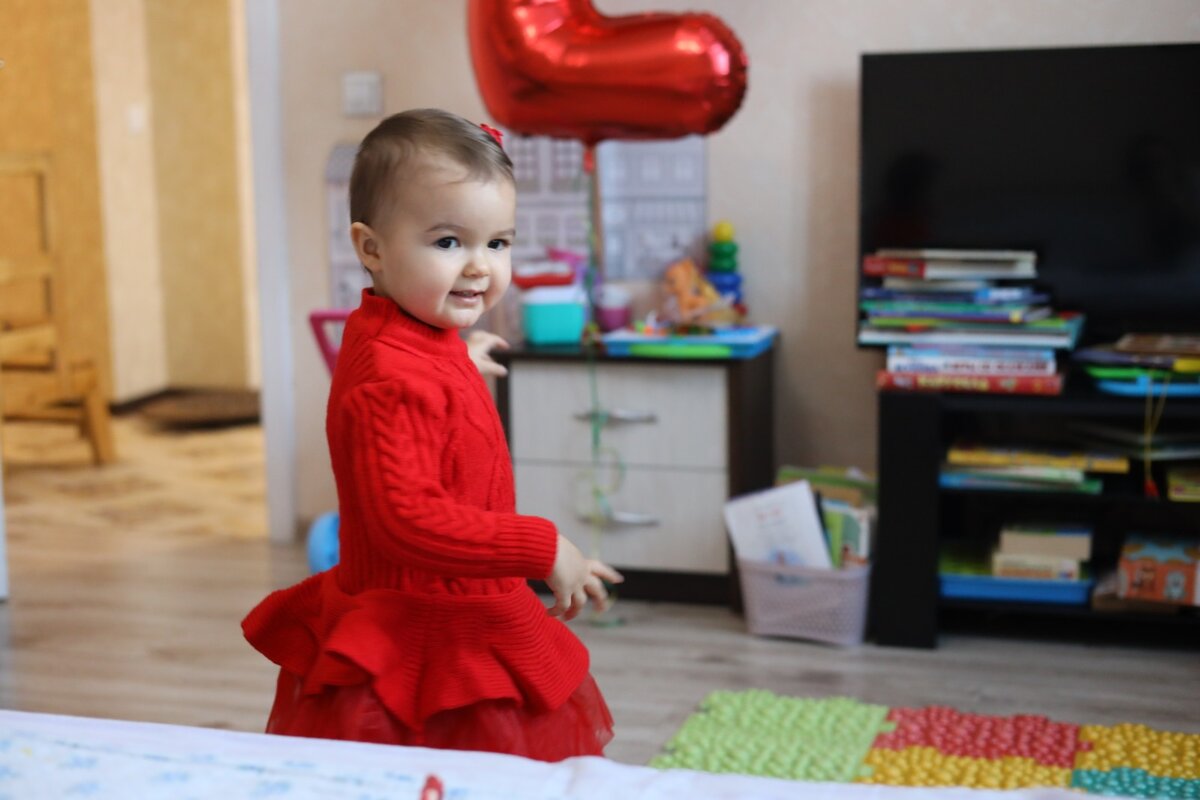 Катя танцует калинку-малинку