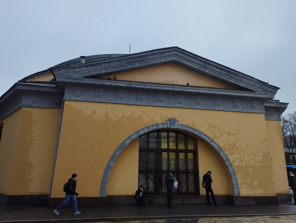 Наземный вестибюль станции "Электрозаводская" (ФОТО АВТОРА)