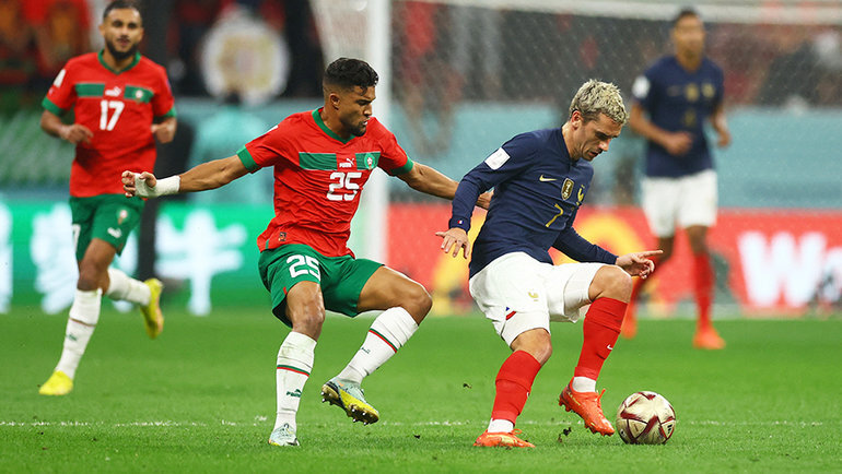    Антуан Гризманн с мячом.