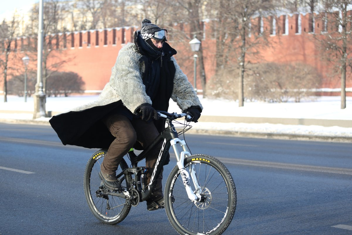 Зимний велосипедист