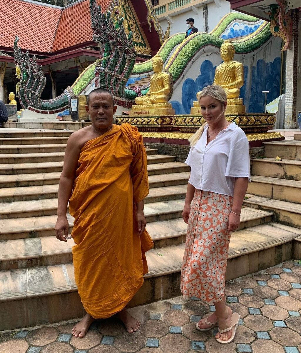    Дана Борисова на фоне храма Фото: Инстаграм (запрещен в РФ) / @danaborisova_official