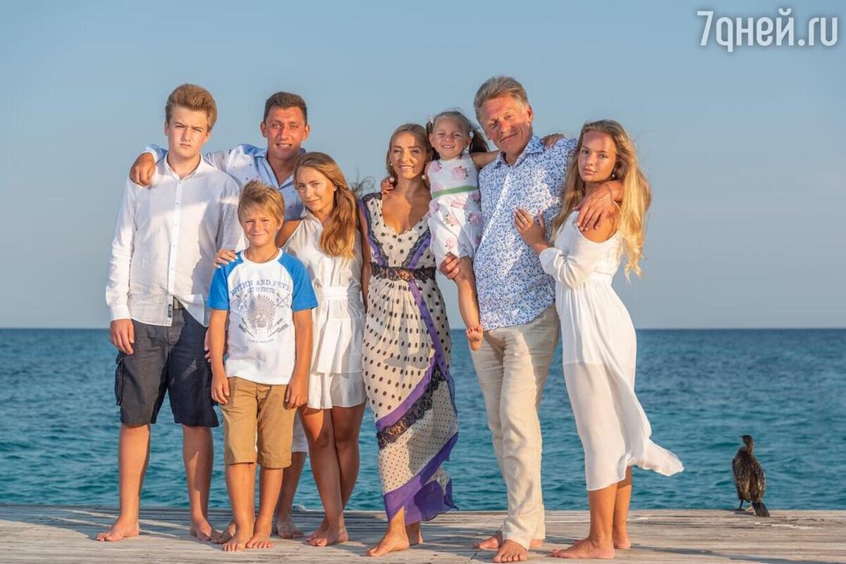    Татьяна Навка, Дмитрий Песков и их дети Соцсети