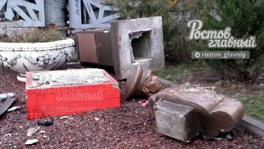     ДТП стало причиной разрушения памятника военачальнику Василию Маргелову, сообщили в городской администрации.