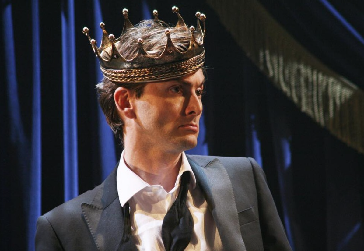 Настоящая фамилия Теннанта Макдональд. Но он сменил её, чтоб не путали с другим актёром. Псевдоним, кстати, позаимствован у Нила Теннанта из Pet Shop Boys.