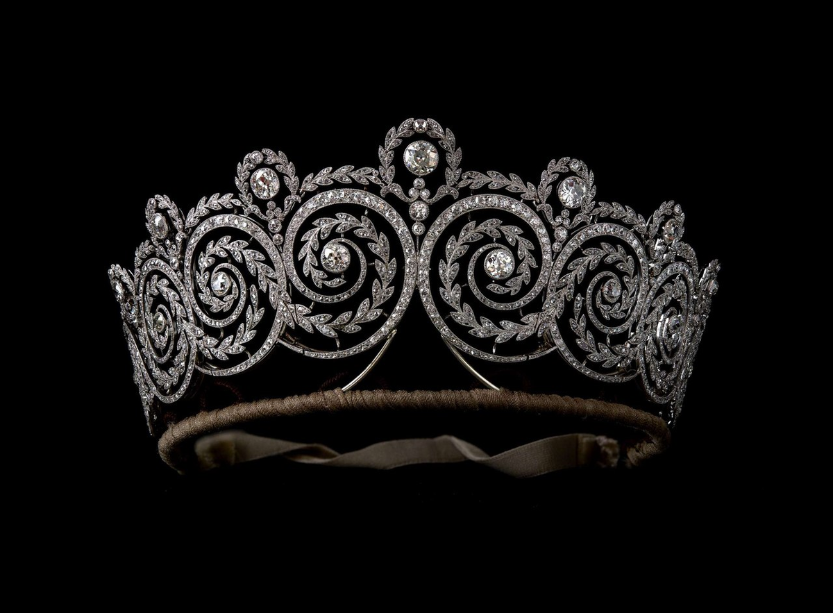 Сайт тиару. Cartier Tiara Королевские. Диадемы Картье. Тиара хедива Египта. Персидская тиара «тиара Триумф любви»
