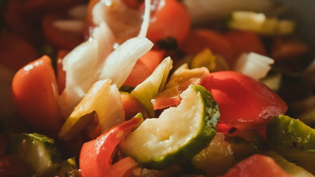     Неправильное хранение продукта может стать причиной тяжелого пищевого отравления. Об этом напоминает Роспотребнадзор.