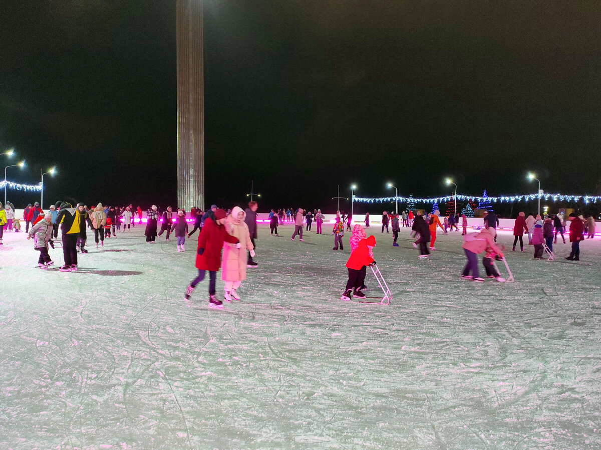 Каток на площади Славы