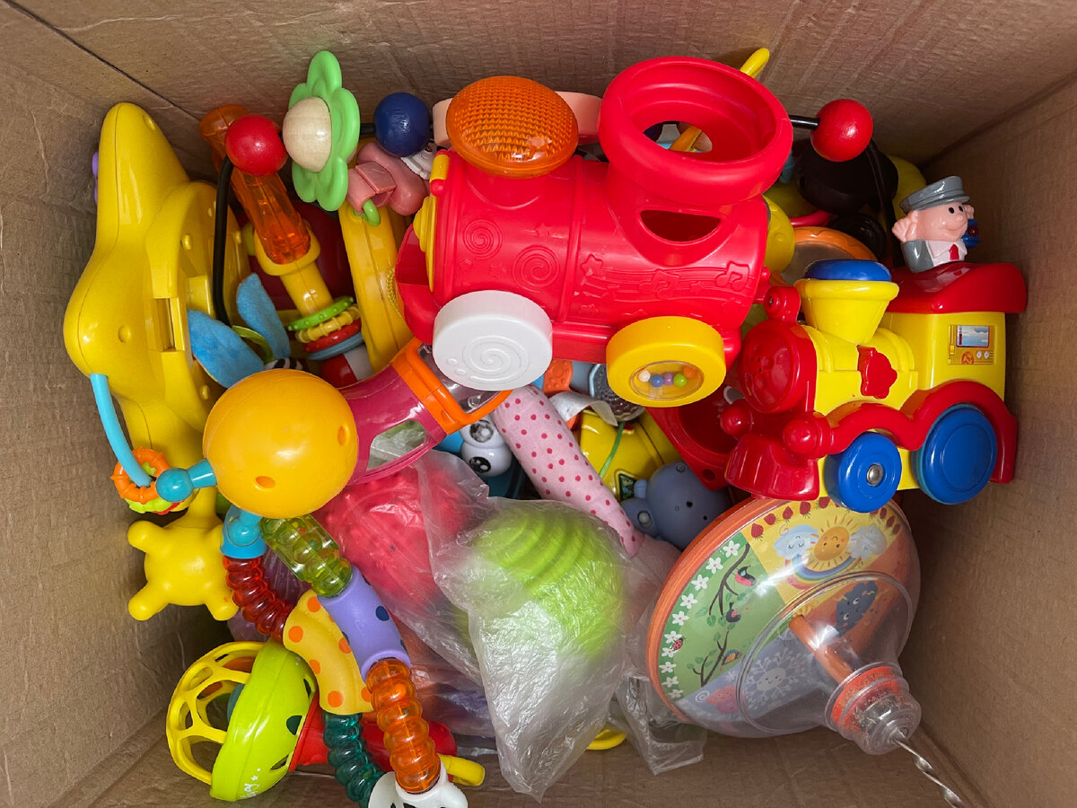 Какие игрушки надо. Сколько игрушек. Сколько игрушек надо ребёнку в год. Сколько игрушек у Фирюзы?.