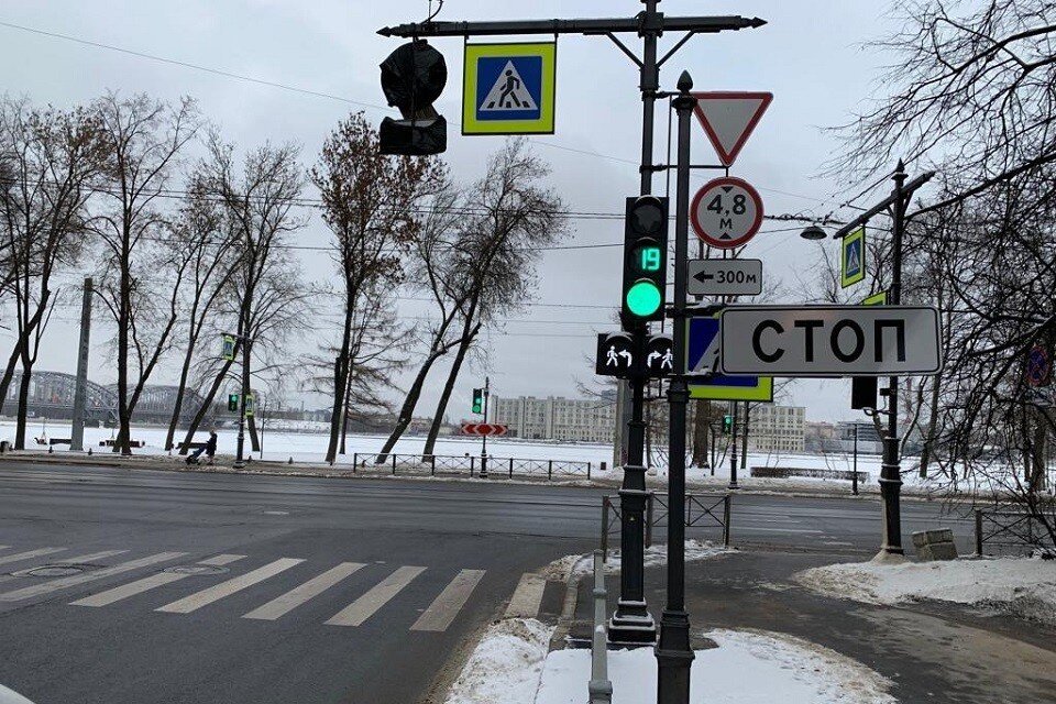     На светофоры добавят секции с "белыми человечками". Фото: Комитет по транспорту СПб