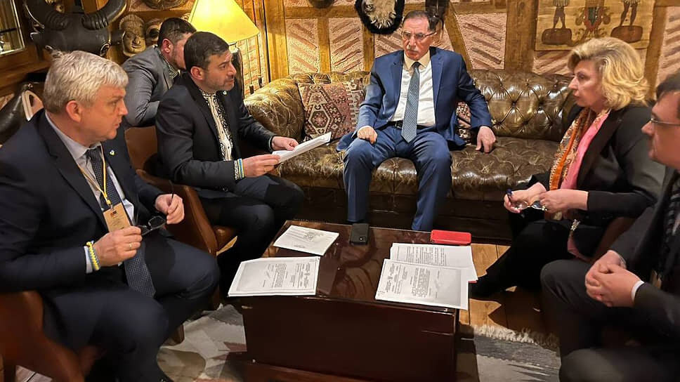 Фото: Пресс-служба аппарата уполномоченного по правам человека в РФ📷Переговоры Татьяны Москальковой (справа) и Дмитрия Лубинца