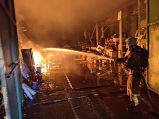     В Астрахани сгорела хозпостройка / Пресс-служба ГУ МЧС по Астраханской области