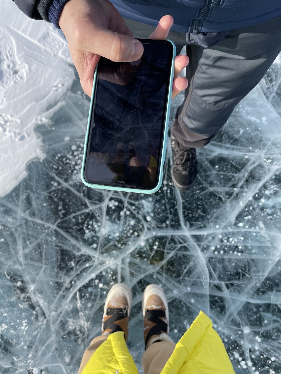 Я научила его снимать ноги везде и всюду )