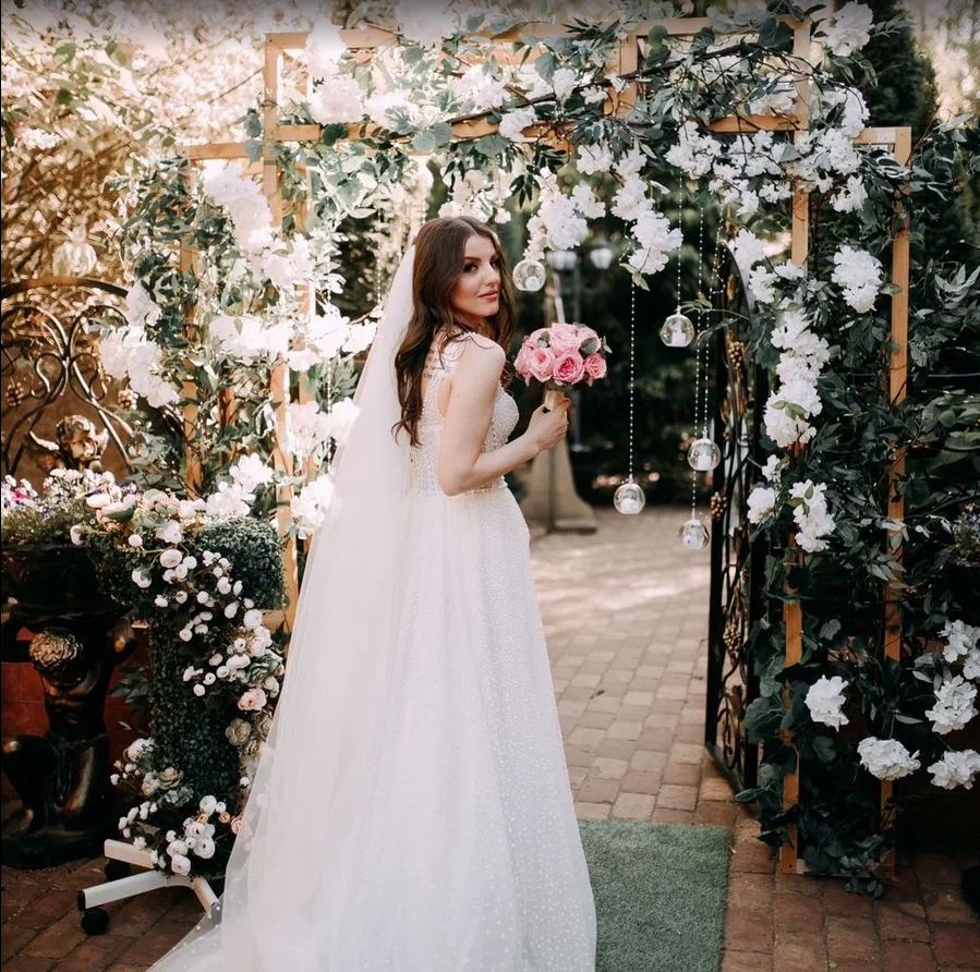 Свадебная арка в коттедже. 