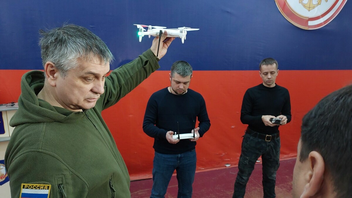     С сентября 2023 года в школах и колледжах запланировано ввести курс начальной военной подготовки. По результатам опроса портала SuperJob, большинство тюменцев поддерживают эту инициативу.