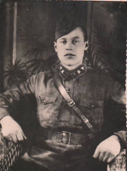 Пограничник, разведчик оренбуржец из пос. Приуральское Леонид Тимофеевич Крышин