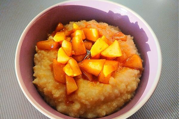 Готовлю эту кашу через день. Можно с фруктами, можно без. В любом случае это вкусно.