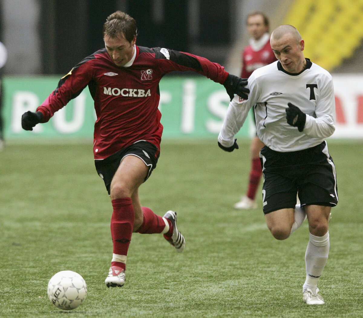 «Торпедо» - «Москва» (Москва) - 0:2. Торпедовец Эрик Яагер (справа) и «горожанин» Пётр Быстров.