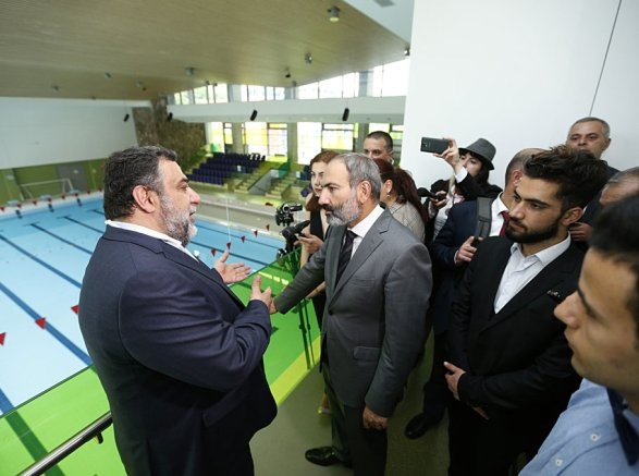 В Ереване стараются не допустить внезапного переезда Варданяна из Карабаха в Армению, что может угрожать власти Пашиняна