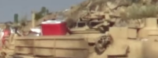"لماذا تضرب الدبابات السعودية M1 Abrams بهذه السهولة في اليمن؟".  تقول ناقلة النفط الأمريكية