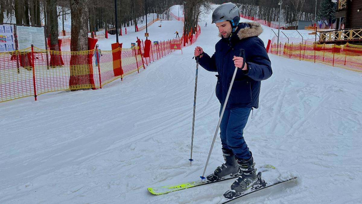 На палки не надейся!»: как научиться кататься на горных лыжах в Москве