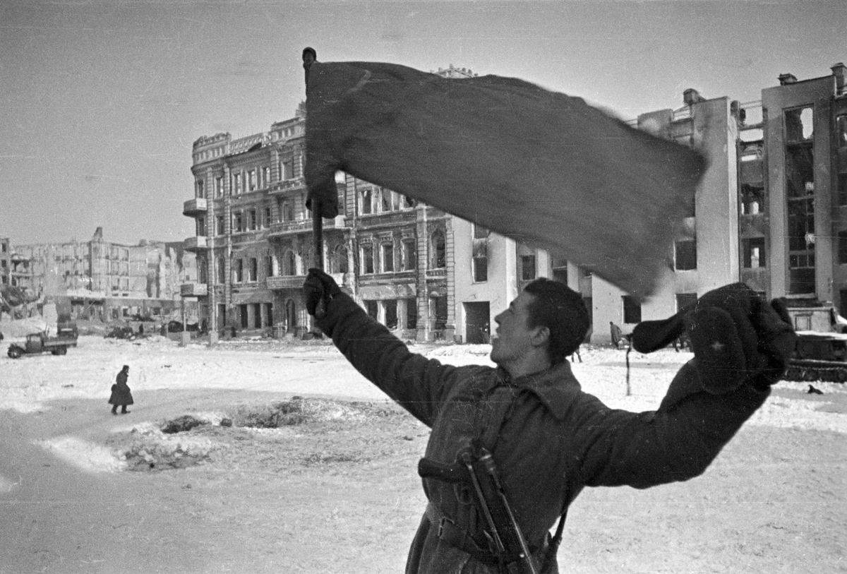 Город свободен!". 1943 год. Фото: Георгий Зельма
