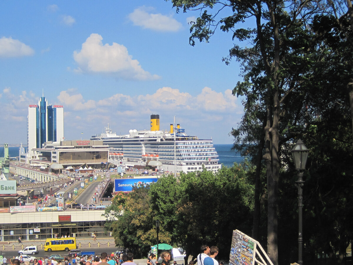 Ещё раз: моря нет. Лестница тоже в кадр попала плохо