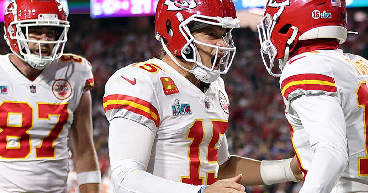 Second title. Гаррет Браун. Kansas City Chiefs quarterback Patrick. Long Beach State 49ers cap. Trey Parkins