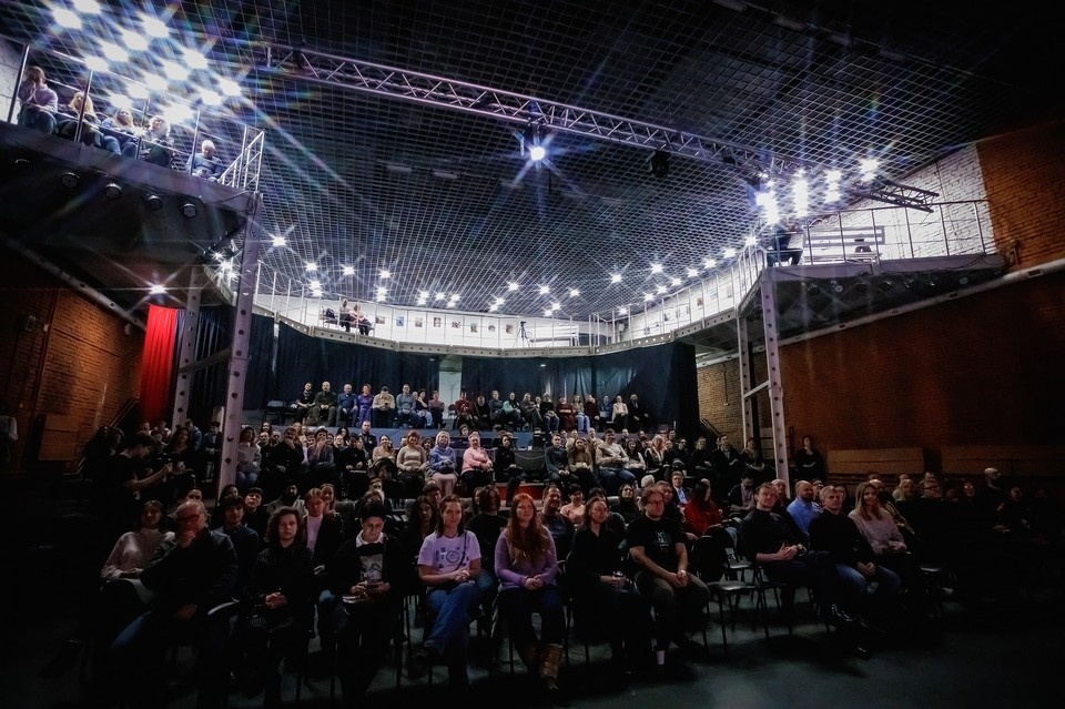     Любители науки слушают лекцию. Фото: "Лига странников".