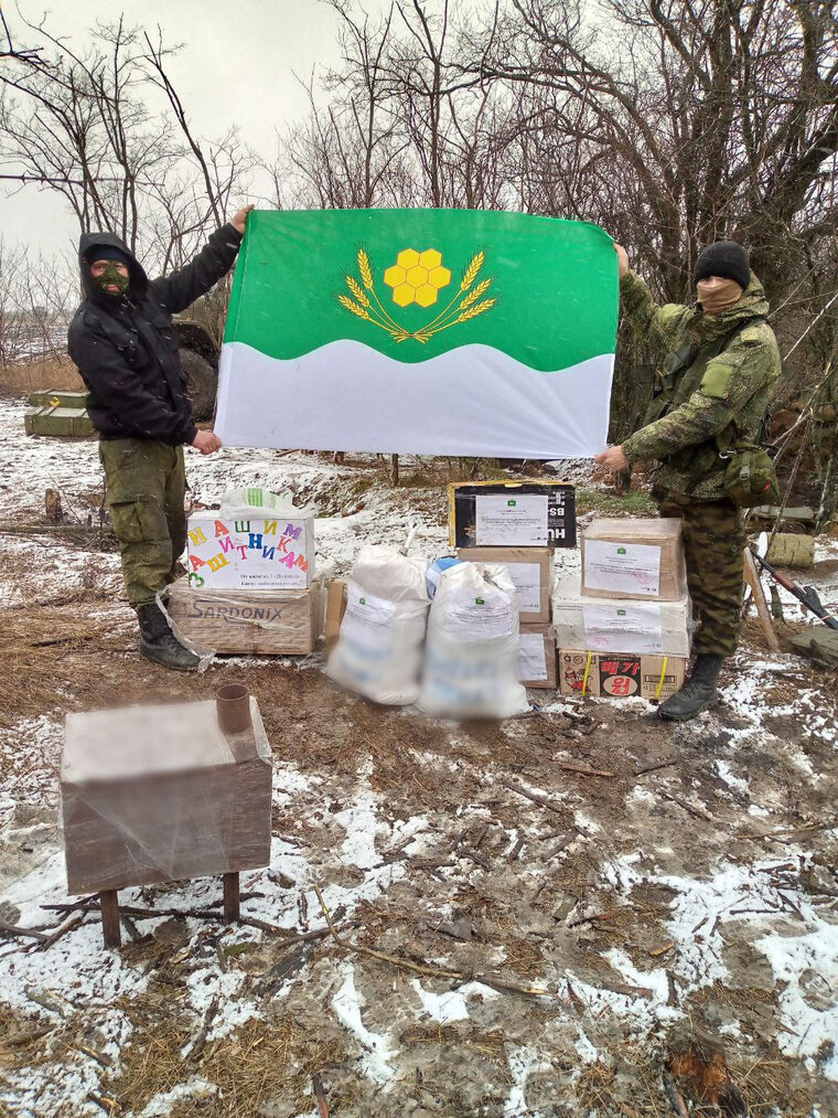    Жители Куртамыша отправили своим бойцам в зону СВО флаг с малой Родины и новую печь