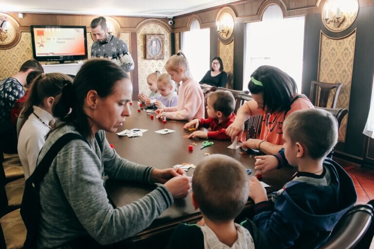    Юных оренбуржцев научили своими руками сделать памятный знак «Золотая Звезда» Андрей Севостьянов