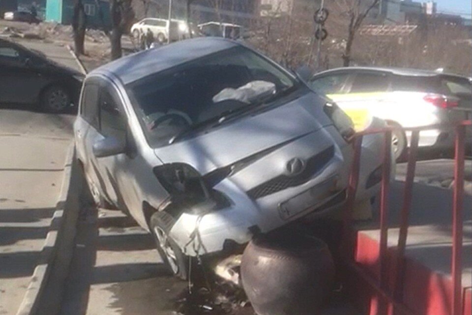     По словам очевидцев, произошло все на Чуркине.  принтскрин видео.